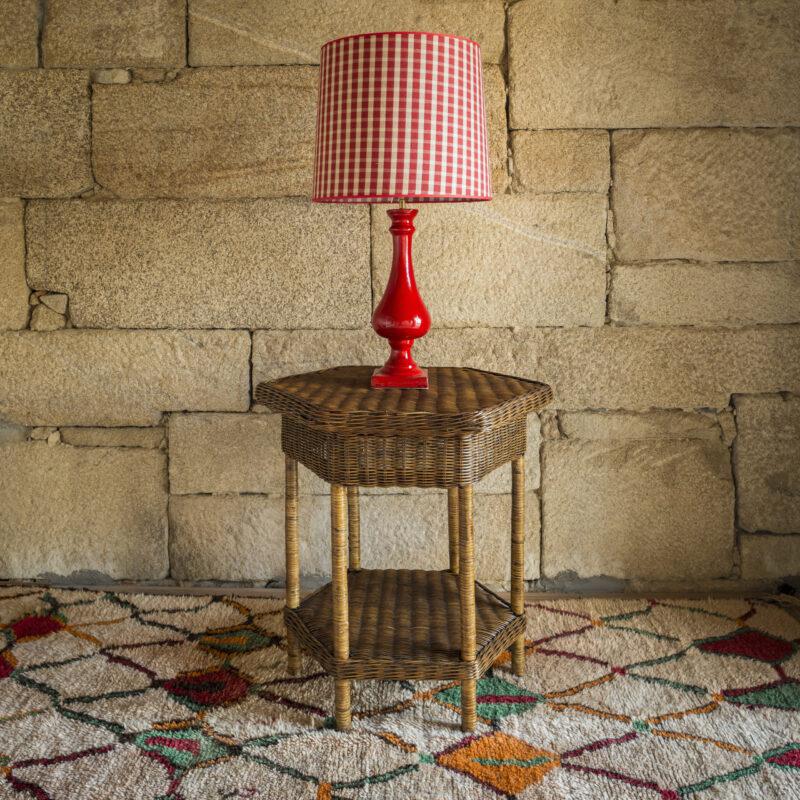 lampara mesa, lampara roja. lámpara cerámica