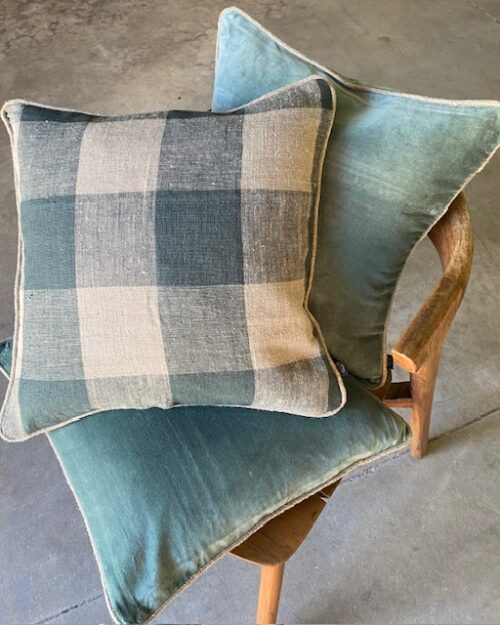 ALMOHADÓN CUADROS CELADÓN