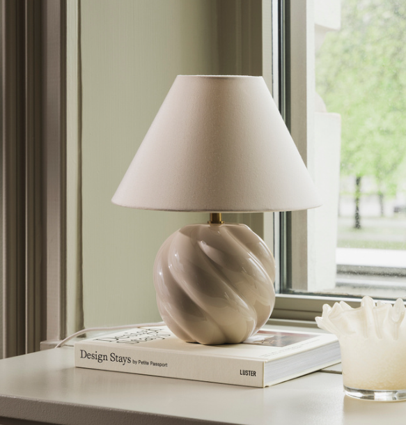 LAMPARA DE MESA DAHLIA BEIGE - Imagen 2