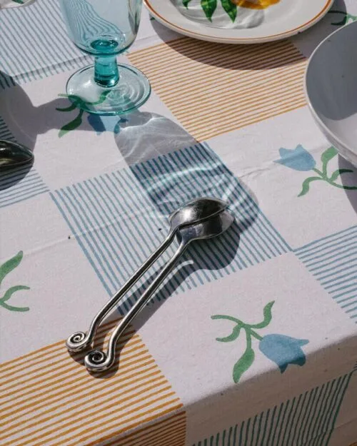 MANTEL RAYAS Y FLORES