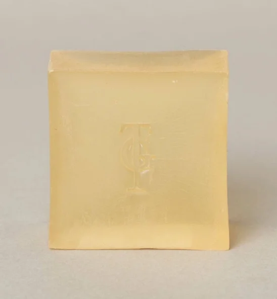 JABÓN NATURAL DE CEDRO Y ROSA - Imagen 2