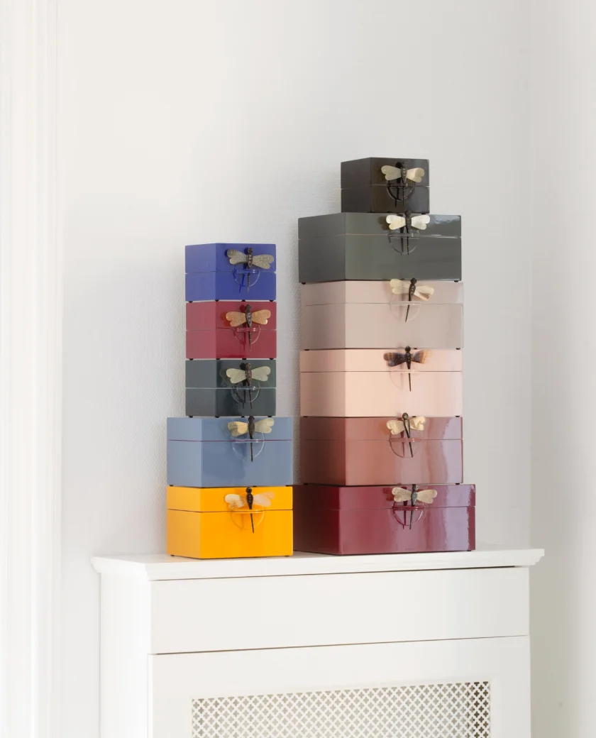 cajas laca, cajas indietro